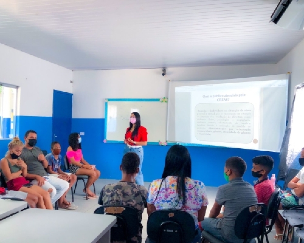 Equipe do Creas promoveu debate sobre diversidade com os jovens do Projeto Florescer