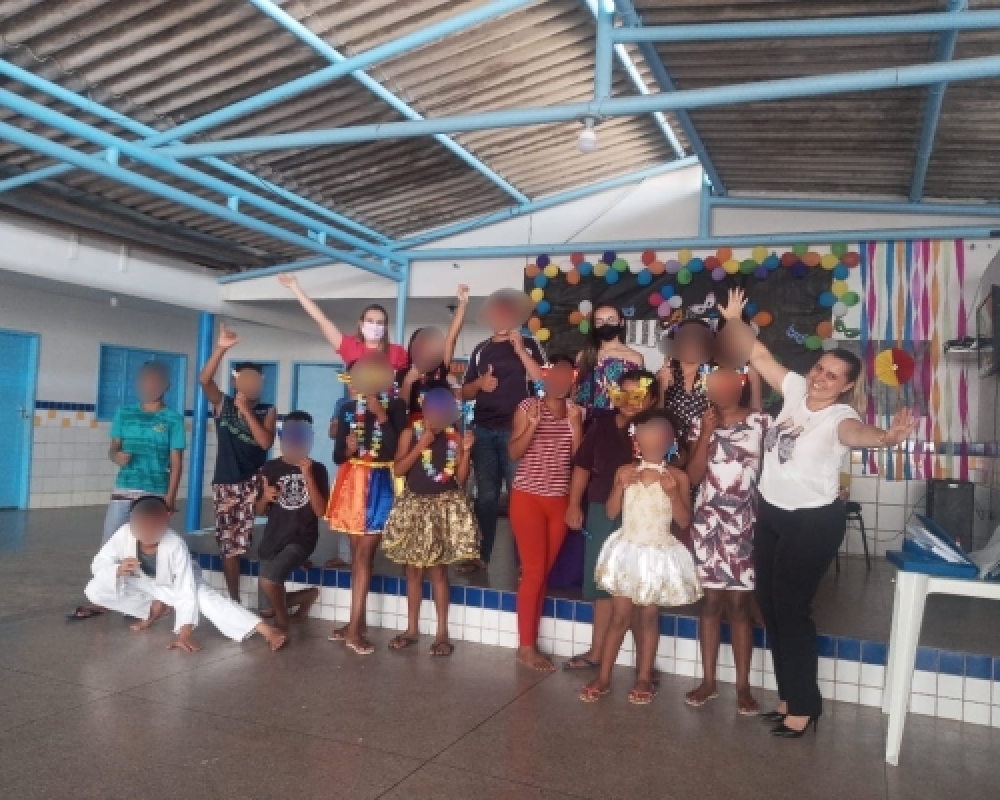 Adolescentes acolhidos no Abrigo Regional participaram e festa carnavalesca