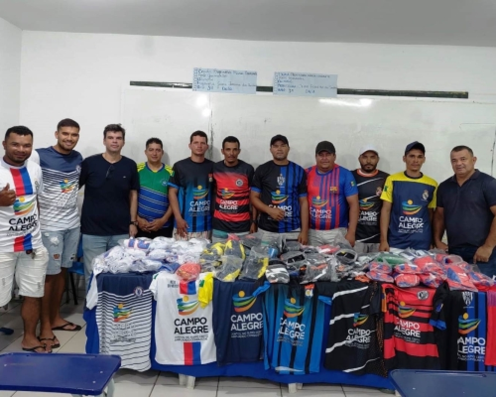 Esporte: Prefeitura entrega novos uniformes para equipes do Povoado Chã da Imbira