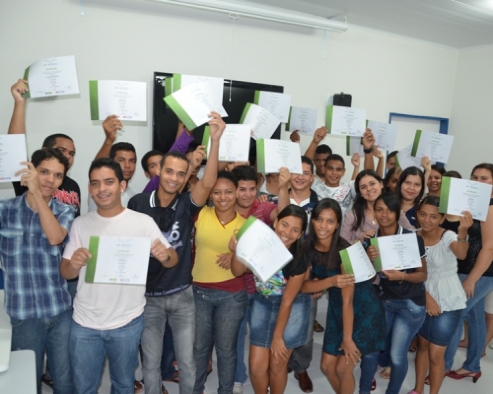 Prefeitura realiza a entrega de certificados aos alunos do curso de operador de Micro