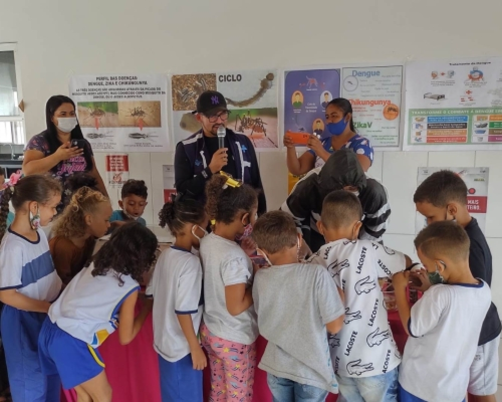 Equipe de Endemias realiza ação de conscientização ao combate a Dengue na Escola Cicero Salustiano