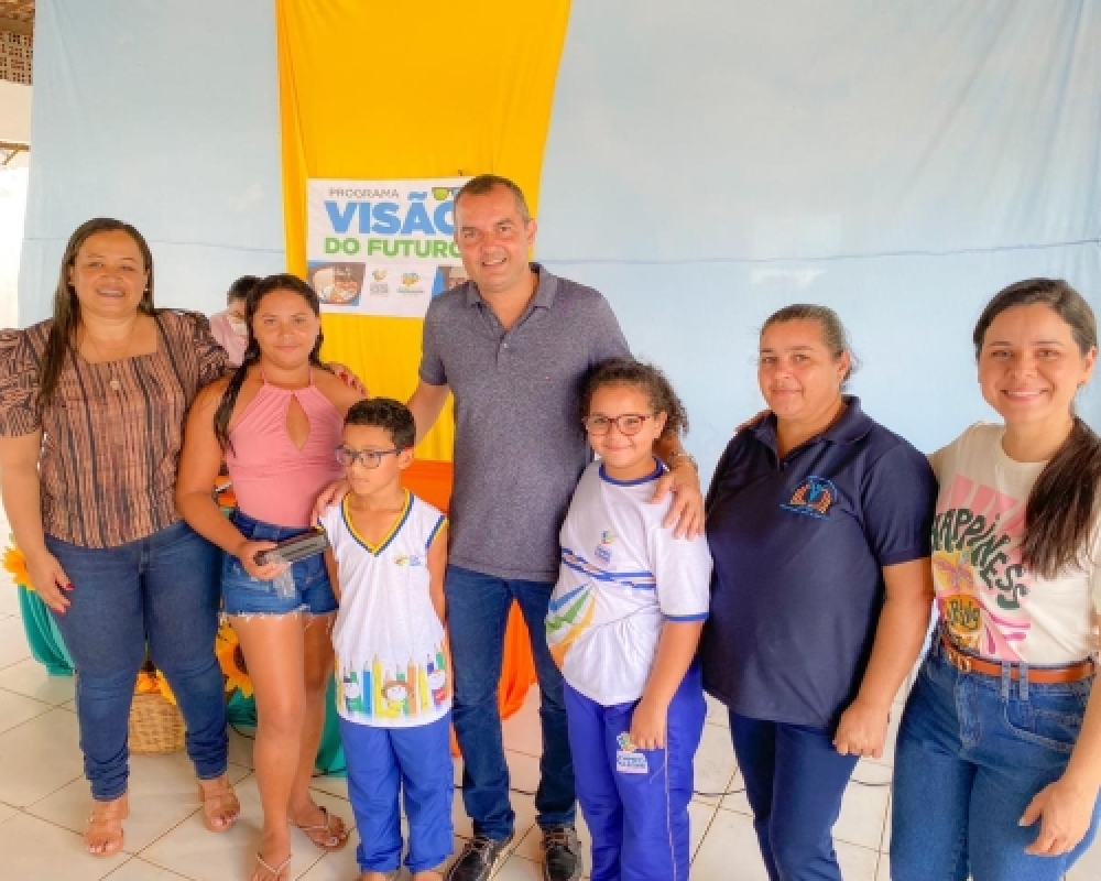 Prefeito Nicolas realizou entrega de óculos do Programa Visão de Futuro no Povoado Chã da Imbira