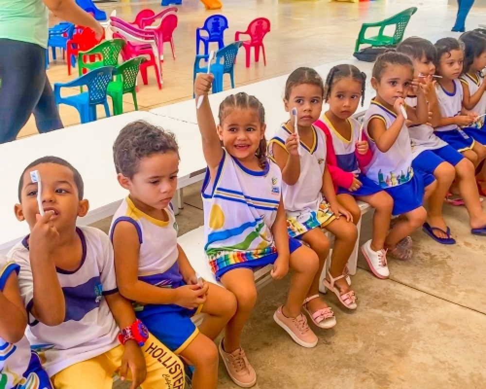 Secretaria de Saúde realiza aplicação e flúor nos estudantes da Rede Municipal através do PSE