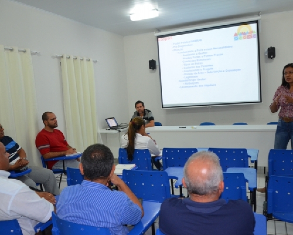 Indústria e Comércio realiza reunião para tratar da modernização da feira-livre