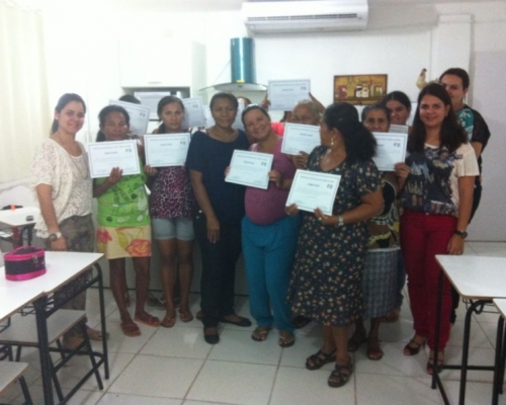 Prefeitura entrega de certificados da 1ª turma do curso de culinária