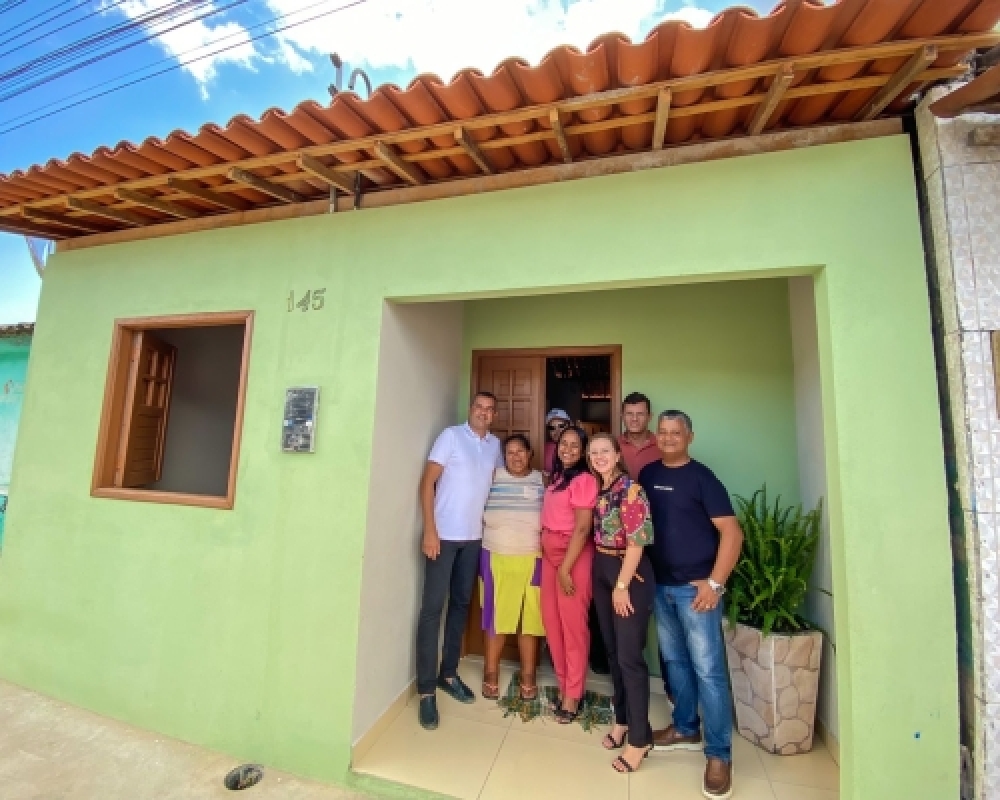 Prefeito Nicolas Pereira entregou mais duas Casas pelo Minha Casa Renovada 