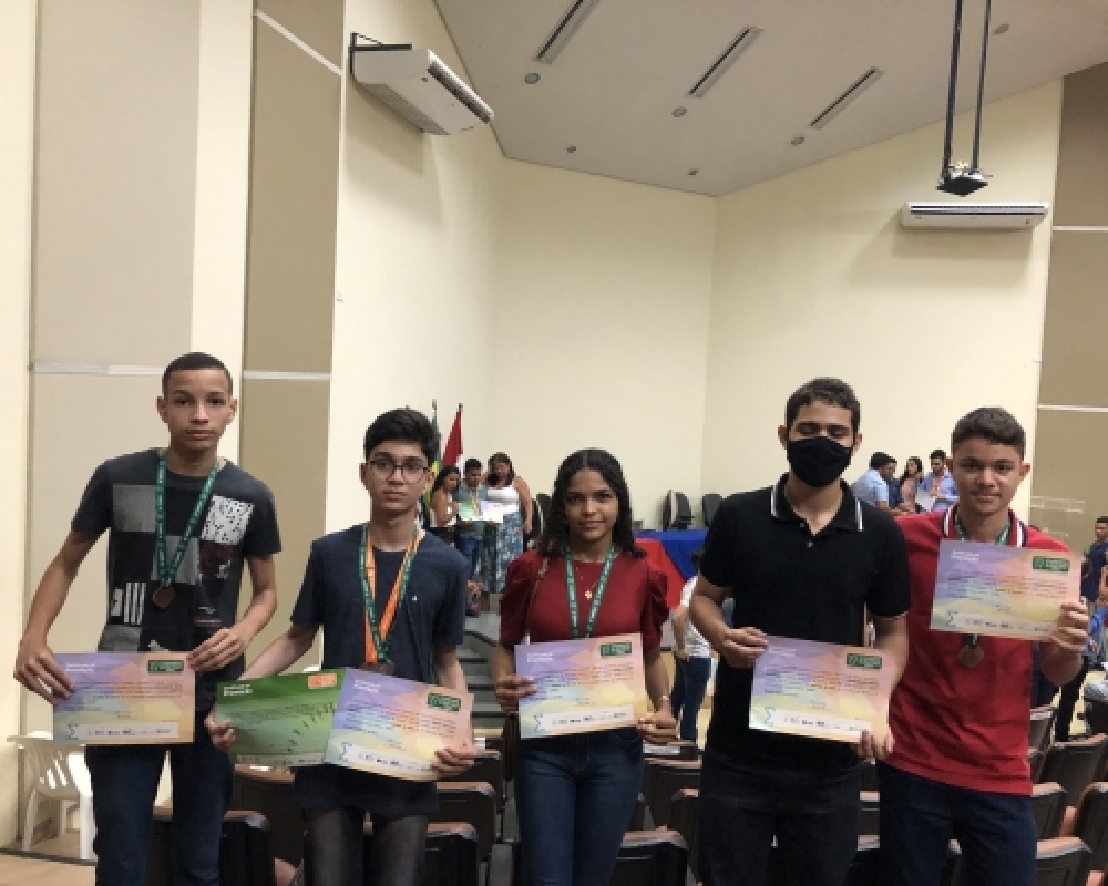 Estudantes medalhistas da OBMEP receberam premiação em solenidade na UFAL em Maceió