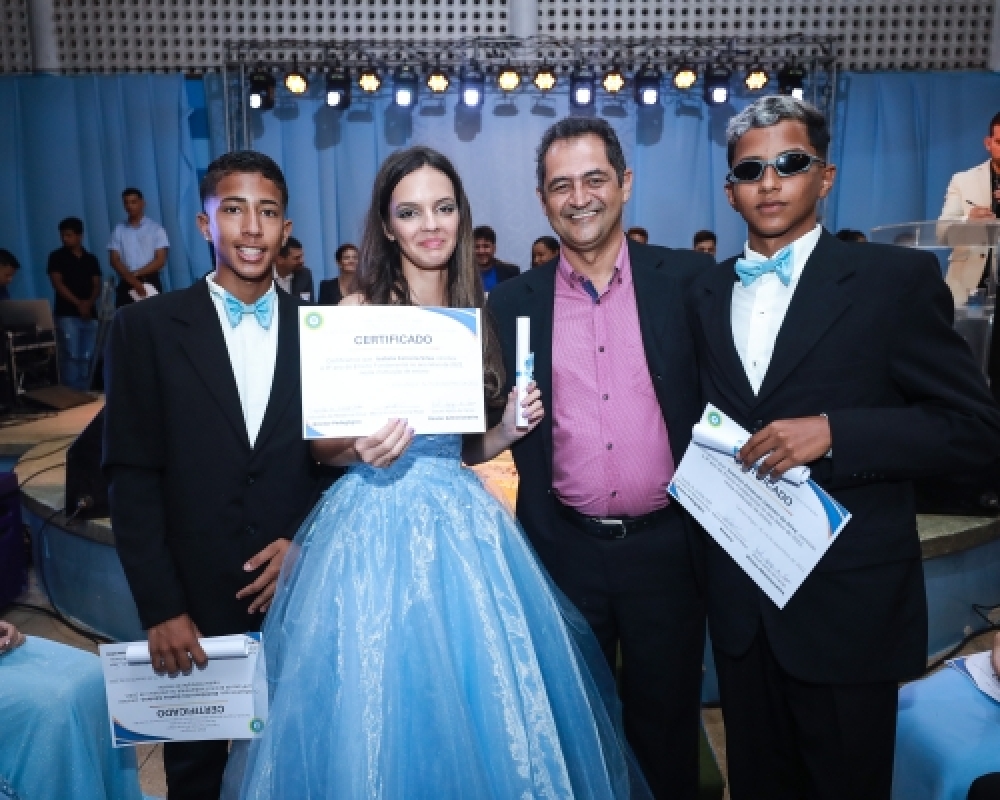 Escola Hildebrando Guimarães realizou a festa de formatura de turmas do 9º anos