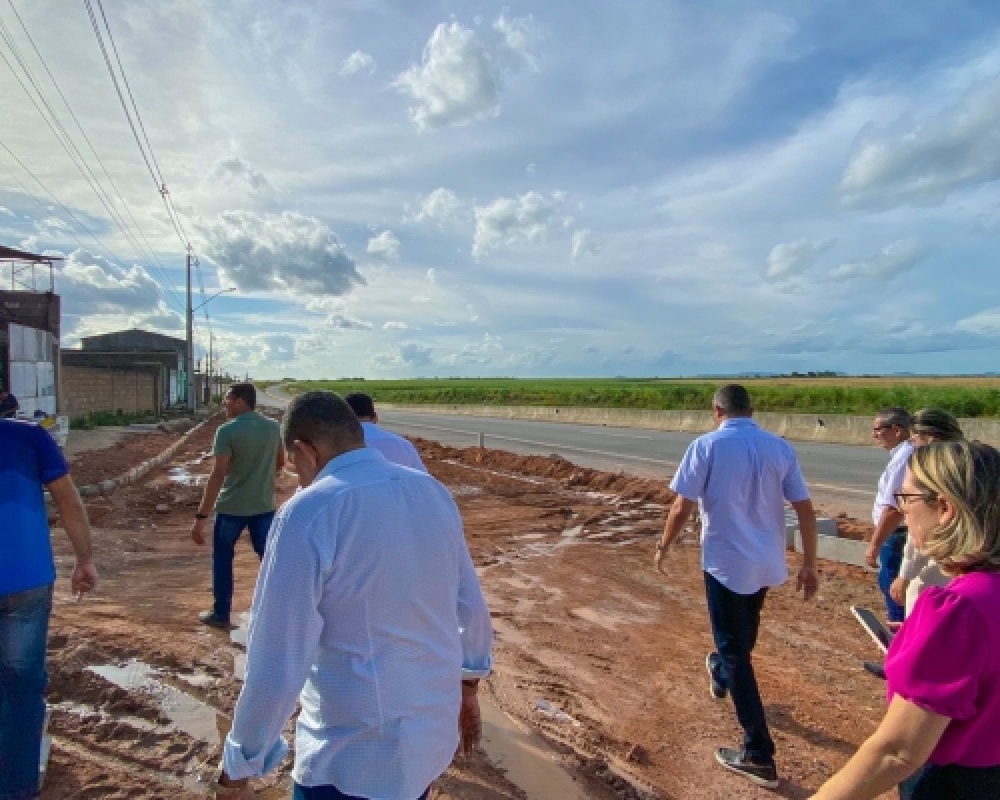 Prefeito Nicolas Pereira visita obra de pavimentação da marginal da Rodovia AL 220