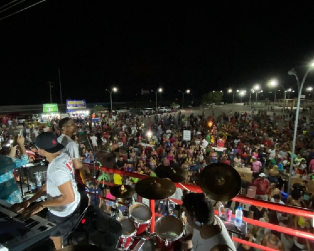 Banda CAJUBANDA arrastou uma multidão no arrastão do distrito Luziápolis