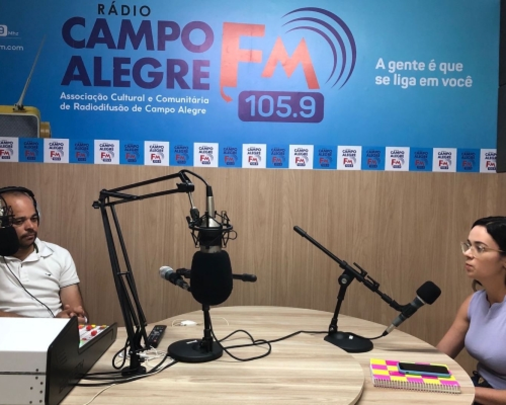 Coordenadora do Cadastro Único participa de entrevista para falar sobre os programas sociais 