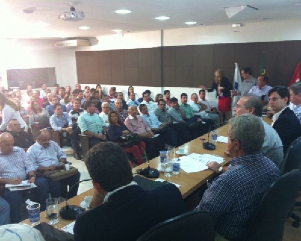 Prefeita Pauline Pereira participa de reunião com a Bancada Federal de Alagoas na AMA