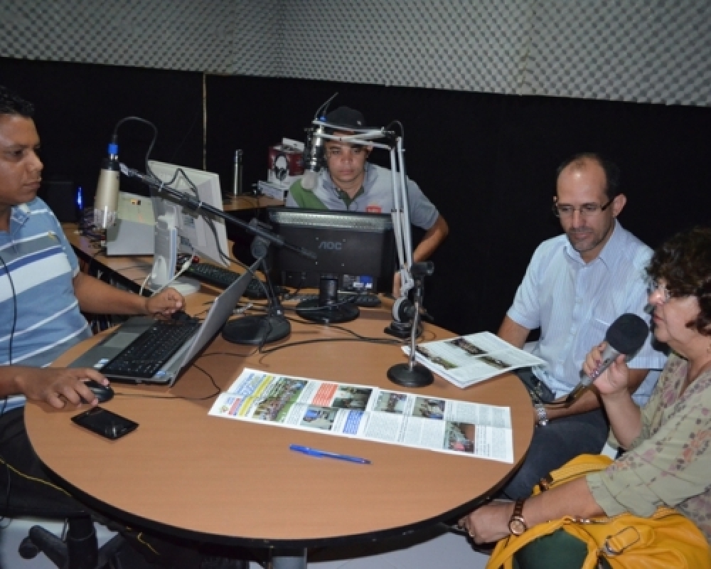 Secretária de educação participou de entrevista na Rádio Campo Alegre FM