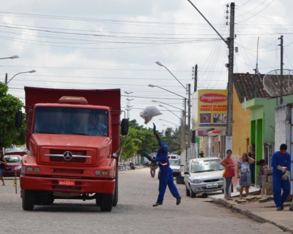 Secretaria de Urbanismo em parceria com as demais secretarias realizam grande mutirão de limpeza 
