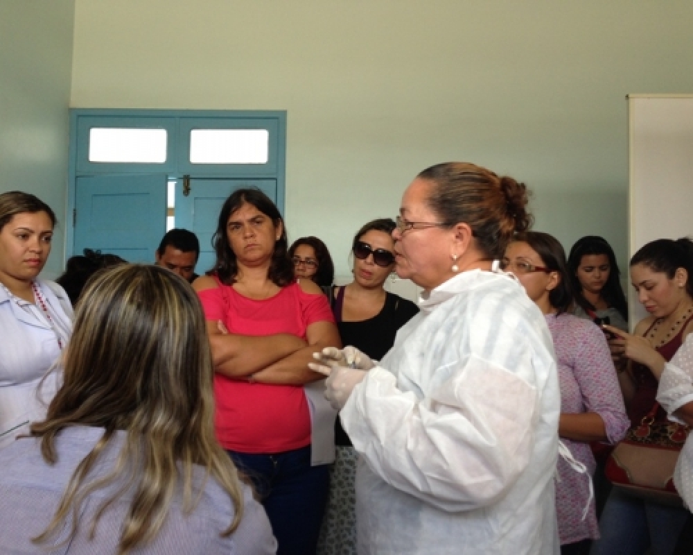 LACEM capacita profissionais do Laboratório Municipal e da Atenção Básica sobre o diagnóstico de Coq