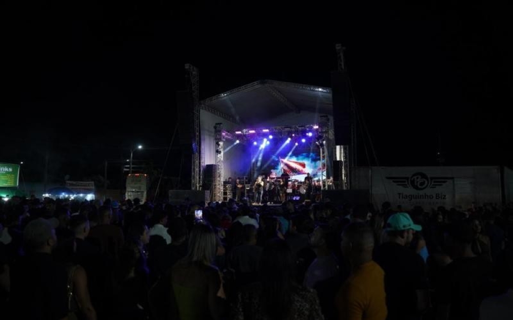 Shows com Kátia & Aduílio, Núzio Medeiros e Forró de LED animaram a festa do Bairro Pimenteira