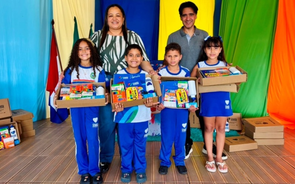 Secretaria de Educação dá continuidade às entregas de kits escolares e fardamentos para estudantes da Rede Municipal