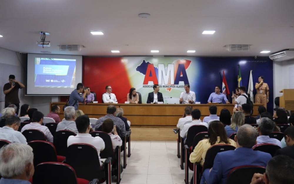 Vice-prefeito Leo Monteiro participou do lançamento da 12ª edição do prêmio Prefeitura Empreendedora