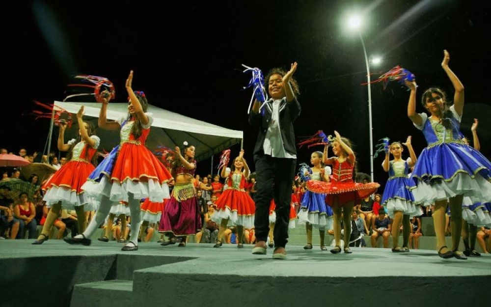 Primeira noite do Projeto Natal Iluminado levou belíssimas apresentações e a magia do Natal para Luziápolis 