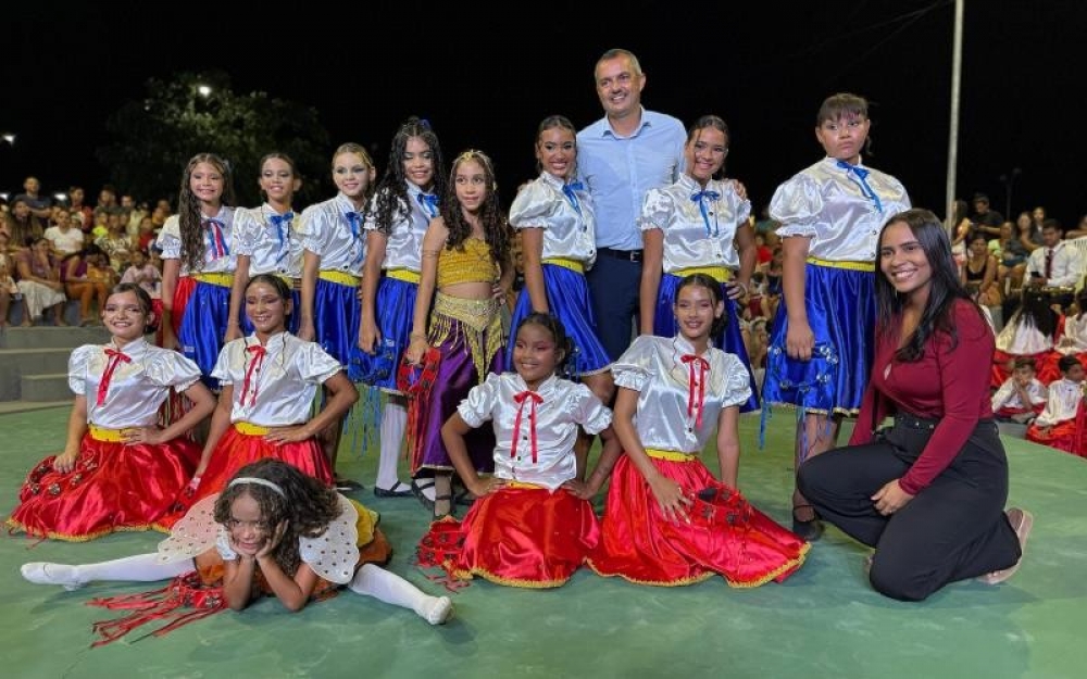 Primeira noite do Projeto Natal Iluminado levou belíssimas apresentações e a magia do Natal para Luziápolis