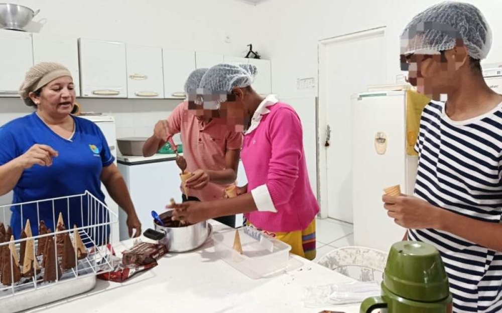 Jovens institucionalizados no Abrigo Regional participam de Oficina de Cones Recheados