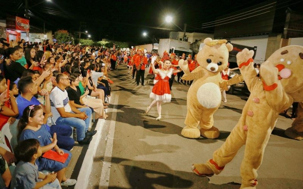 Parada Show Natal Mágico encanta multidões em Campo Alegre e Distrito Luziápolis