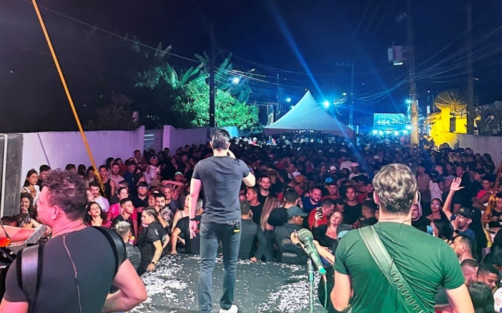 Banda Karisma e Jackson Mel agitaram uma multidão na Festa do Bairro Belo Horizonte 