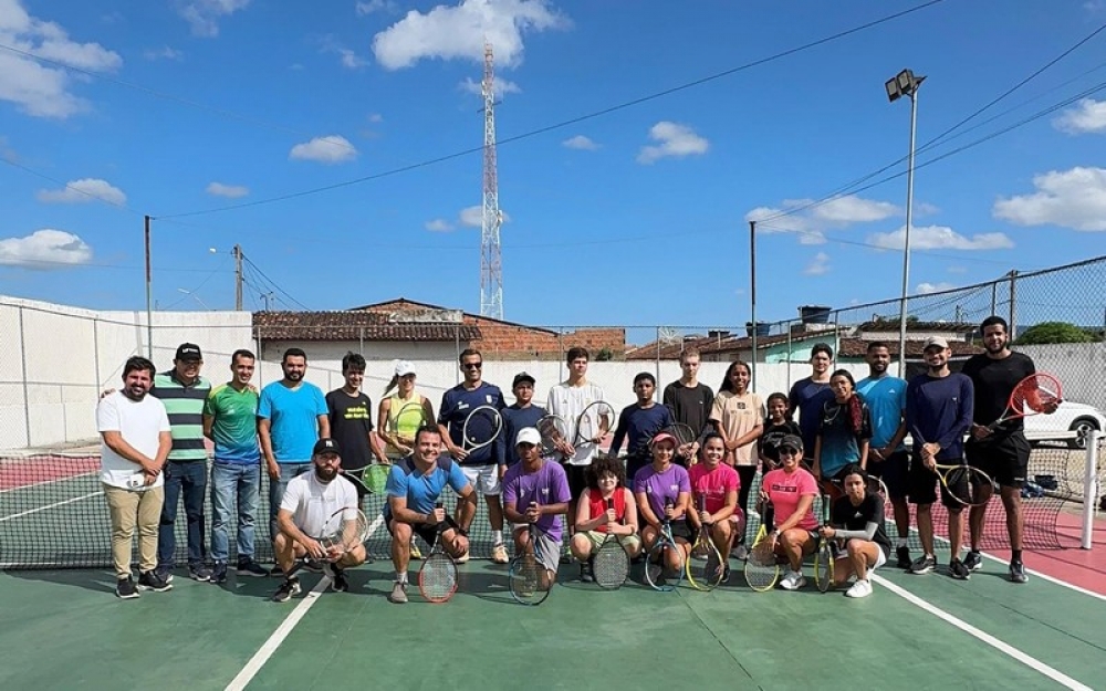 Presidente da Federação Alagoana de Tênis visita tenistas de Campo Alegre e anuncia parceria com o município