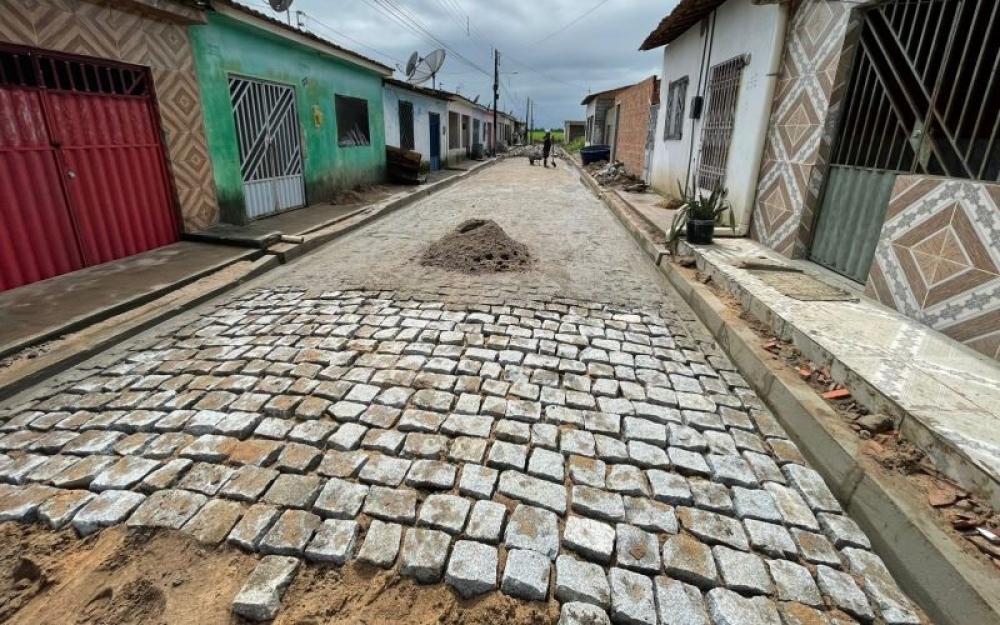 Prefeitura de Campo Alegre executa pavimentação da Travessa São Pedro no Bairro Sebastião de Oliveira Gomes