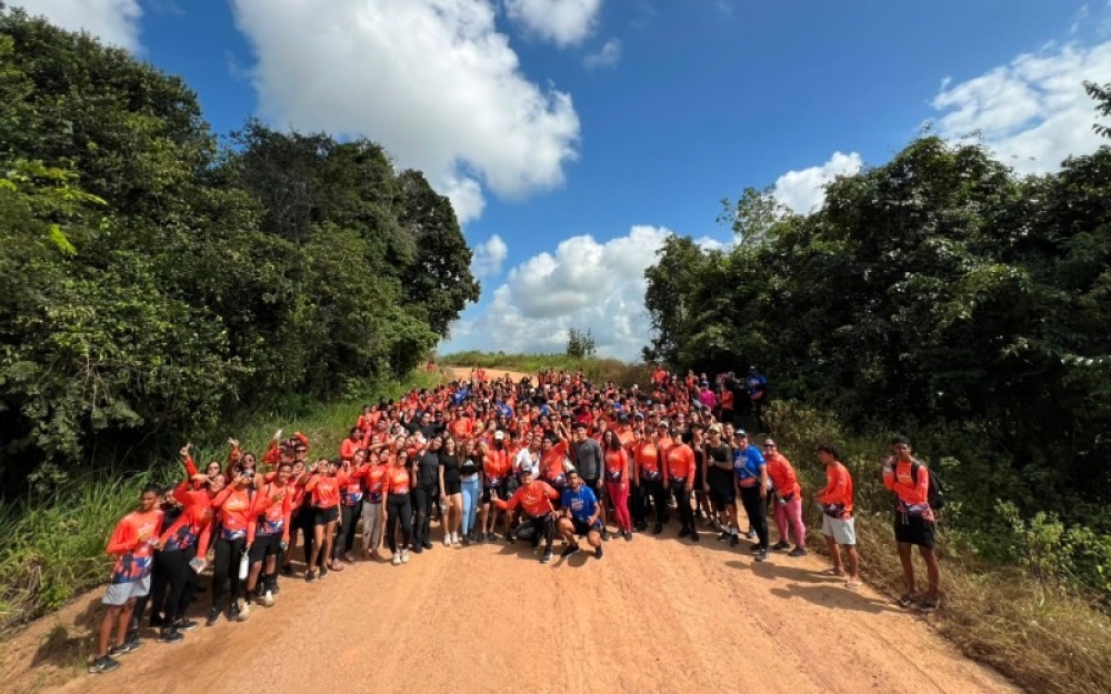 Trilha das Imbiras reúne mais de 400 jovens aventureiros em um dia de natureza, história e muita diversão