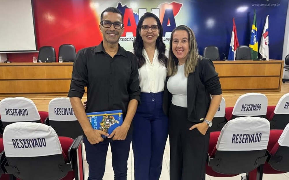 Prefeita Pauline Pereira e secretário Claudio Costa participam de encontro sobre o fortalecimento do turismo 