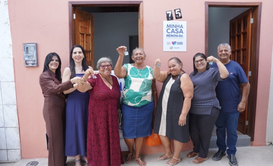 Prefeita Pauline Pereira realizou as entregas de mais quatro novas moradias em Luziápolis 