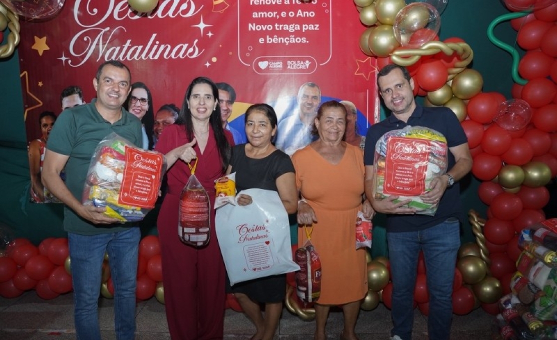 Prefeitura de Campo Alegre realizou a distribuição de 3.500 cestas básicas e 3.500 frangos g...