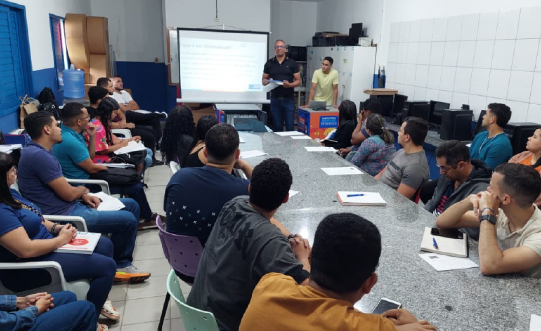 Secretaria de Educação promove formação para facilitadores dos laboratórios móveis de inf...