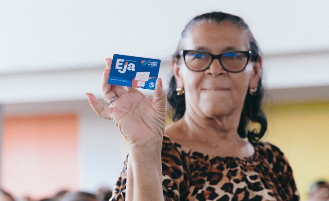 Prefeitura de Campo Alegre realiza entrega de mais de 5 mil Cartões do Programa Bolsa EJA 