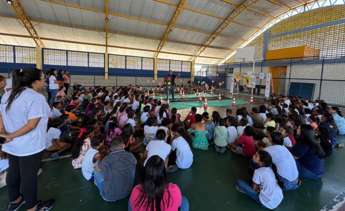 Secretaria de Educação promove palestra educativa sobre trânsito para alunos da rede municip...