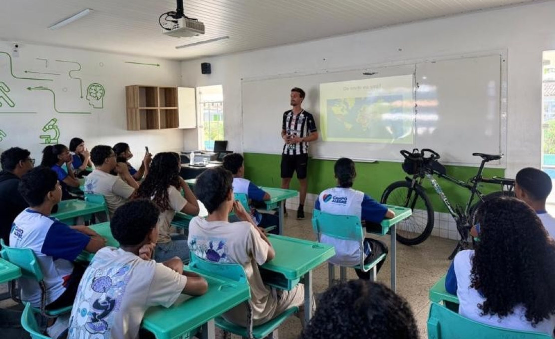 Escola Municipal Monsenhor Hildebrando recebe projeto internacional e promove intercâmbio cult...