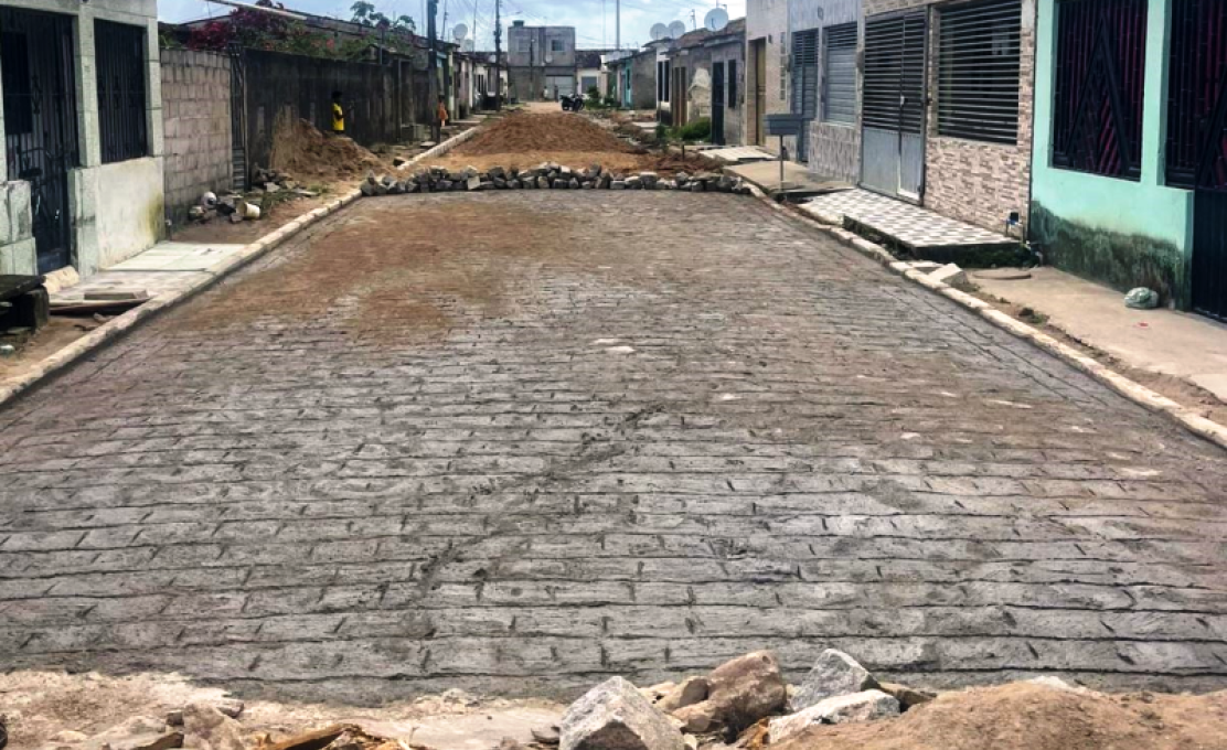 Obras de pavimentações de ruas seguem avançando no Distrito Luziápolis